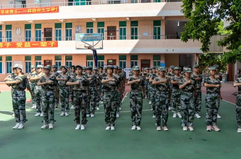 华成军训进行时丨迷彩青春 真我风采