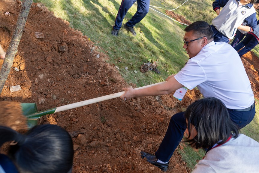 广州华成职校2024年植树节活动.jpg