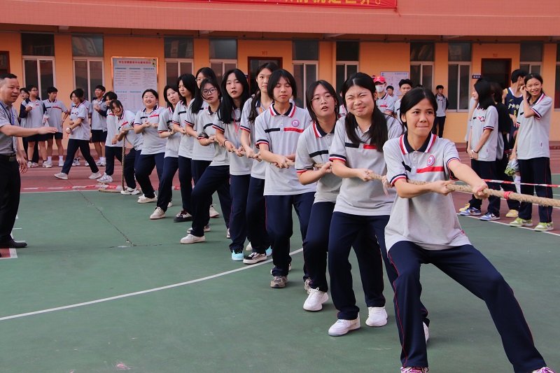 广州华成职校春季拔河比赛.jpg