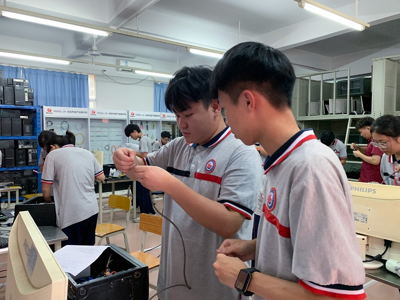 广州华成职校举办计算机组装与网络技能比赛.jpg