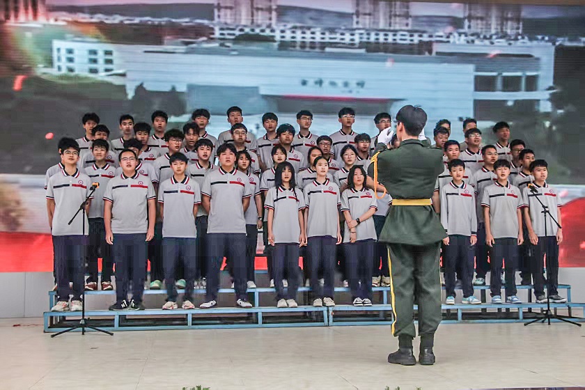 华成职校启动学雷锋活动月.jpg