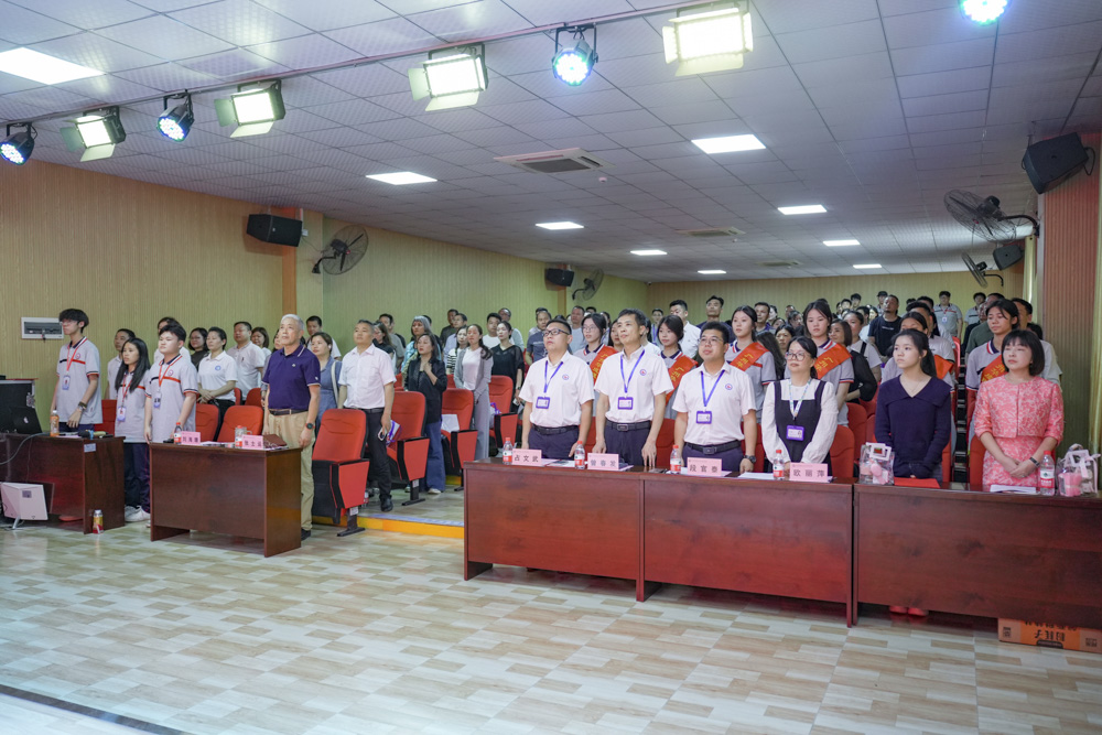 华成职校23级家委会活动圆满举行.jpg